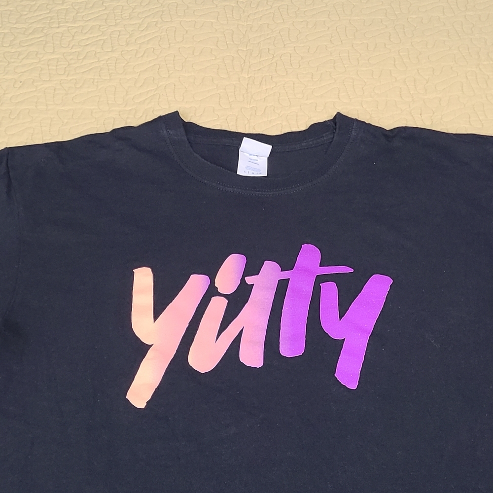 Yitty Multi color graffiti script logo T shirt  size L